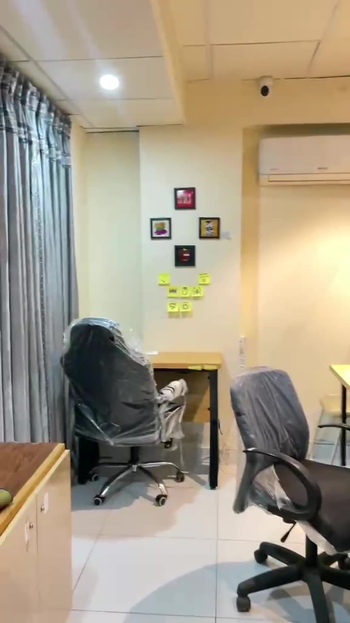 Co-working desks at Smart Hub